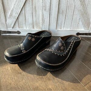 Spring Step Black Mules with Durable Soles.